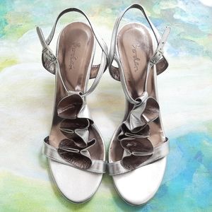 BODEN Silver Leather Heels Sandals Open Toe Ruffle 41 Portugal Bronze Accent